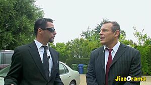 Wow, MILF Roxanne Hall kena pancut rata-rata! 😍