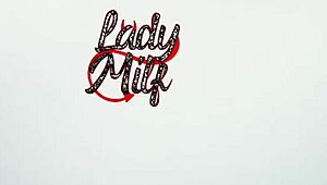 Sua amiga chapada quer se exibir pra você com brinquedos milf tatuada tetas naturais