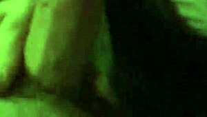 Nevasta suge pula cu muie intensă și fierbinte