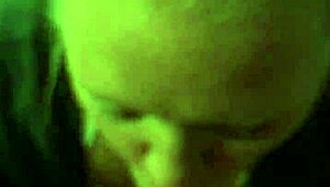 Nevasta suge pula cu muie intensă și fierbinte