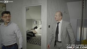 두 18+ 틴 년들 좁은 구멍에 좆 꽉꽉 채워지는 거 봤어?