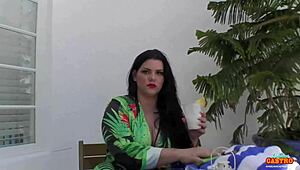 Angelina Castro, hoćeš da pomuzem ovaj kurac toplim ustima?