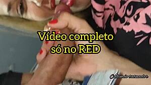 Sarışının Dövmeli Video Görüşmesi Sırasında Altın Duş Aldığını Gördün Mü?