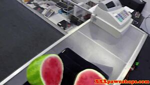 amateur pawner sucking before sex for cash 💸