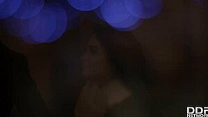 هيذر ديو الشقراء الجائعة تمتص الزب بعنف وتركب