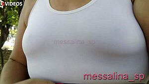 Messalina – casada safada mostrando as tetas para os motoristas na rua