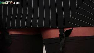 CFNM femdom sekretærer suger og trækker pik i vild gruppeaktion