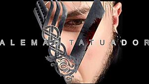 Sarışının Dövmeli Video Görüşmesi Sırasında Altın Duş Aldığını Gördün Mü?