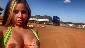 bibi tsunami causing chaos topless by the roadside in varjão de minas - mg