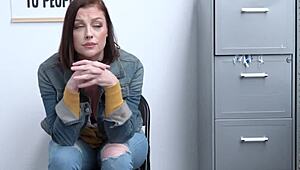 Sexy thief sovereign Syre persuades police officer for sex in exchange for escape from trouble