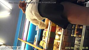 아시안 업스커트 히든 캠 퍼블릭에서 잡힘.