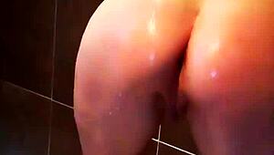 hannamontana's horny pussy masturbation in the shower, wanna see?