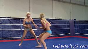 bootylicious dyke gets her pussy licked in wrestling! 😜