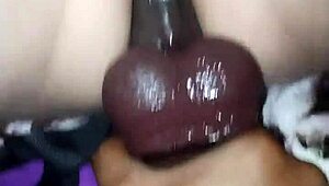 Казах на кучката си да ми ебе дупето, крещях лудо свършвайки от дупе и путка