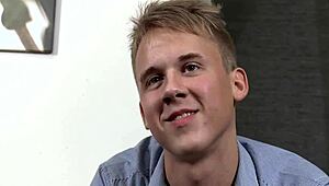 Giving blowjob to cute homosexual stud 😍