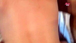 Taylandlı Ksada Kocası İzlerken Motelde Arkadaşını Sikiyor 😏