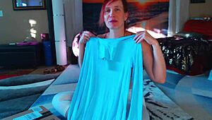 Trying on the dress and unboxing it all 😊