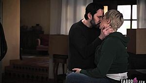 Victoria Voxxx finner brukt kondom