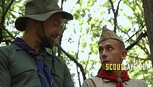 Ich wurde von meinem Pfadfinderführer auf einem wilden Dschungelpfad verführt.