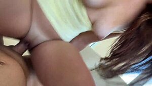 Juegos de edging con la perfecta hermanastra de 18+ Daisy Pheonix. Fantasía hogareña con Scott Stark se calienta!