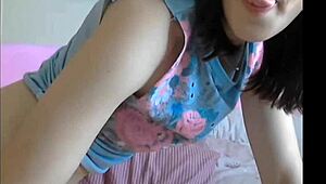 Sweet teen learns anal dildoing on webcam! First lesson with toys!