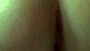 The solo queen masters her homemade masturbation skills 😏