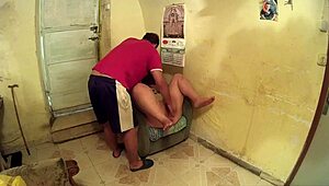 Le Limpia El Culo A La Gorda Y Despues Le Hace Una Buena Comida De Ano Hasta Que Se Corre