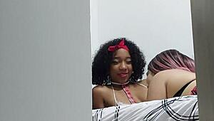 mis dos vecinas tienen sexo en halloween con masturbacion y squirting