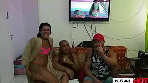Fui Tomar Banho e Todo Mundo Quis Participar na Casa dos Primos