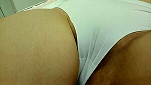 Môj milenec ma pristihol ako sa hladkám, oups!