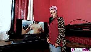 Cali Lee Helps Master Bait!