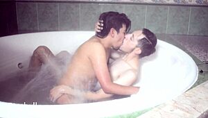 Sexo Quente Explode na Banheira! Quem Resiste?