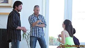 Teen Amateurs Get Cunts Eaten in Hardcore 4-Some