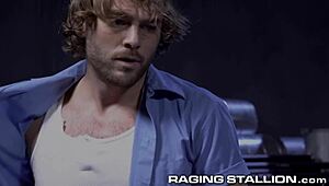 Hunk Workers Bareback After Shift