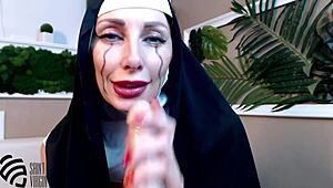 Horká milf jeptiška deepthroatuje čurák a tvrdě stříká na webkameru