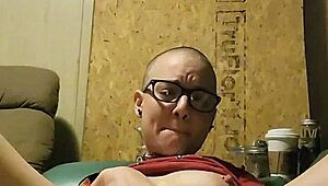 found this old vid of me messin’ around with my star dildo, thong still on. pretty hot!