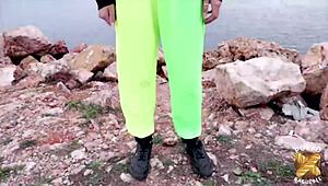 Queen 20ans wants to realize her fantasy with a group