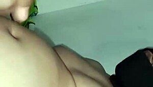 Bila suami pergi, mertua aku tarik aku ke rumah dia untuk bogol pepek liar! 😜