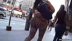High-definition video of a spandex-clad ass being pleasured