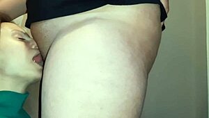 Lesbian Illusion Girls Pay Courier with Hot Dirty Talk and Pussy Licking