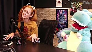 Her Fetish to Exhibit and Provoke Neighbor with Sensual Teasing