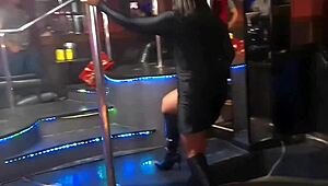 Sexo ao vivo no swing com casais curtindo a festa