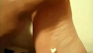 Masaje termina en corrida en pies con verga negra grande