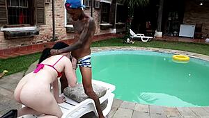 بيضاء نحيفة كس وردي مع زب أسود كبير يُسمى اللعبة نيك إنتريريشيال