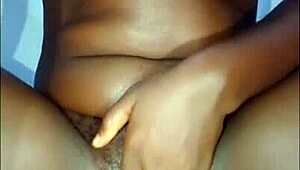 my wet pussy gets my finger inside, hettyhottbutt