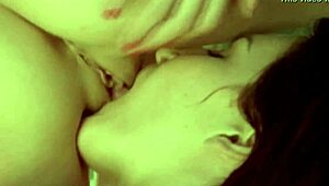 I love watching these lesbians kiss and masturabte with toys.