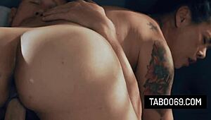 Heiße Asiatische MILF fickt Stiefsohn in Ehemanns Militär-Uniform!