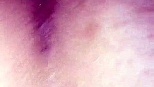 Bu güzel beyaz götü korumasız sikiyor muyum?