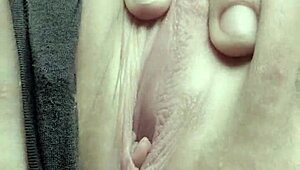 Girlfriend Fingering in Taxi, Sends Horny Video