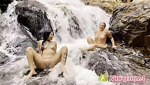 Eu E Minha Amiga Cassiana Costa Provocamos Guia Na Cachoeira Ele Mete Na Minha Bunda Gostoso